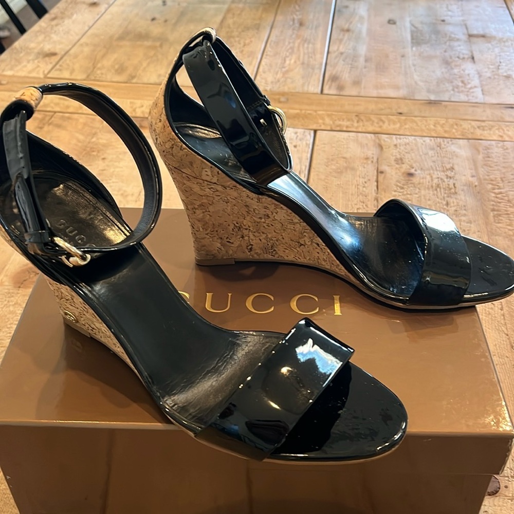 3.5” Gucci wedge patent leather sandals